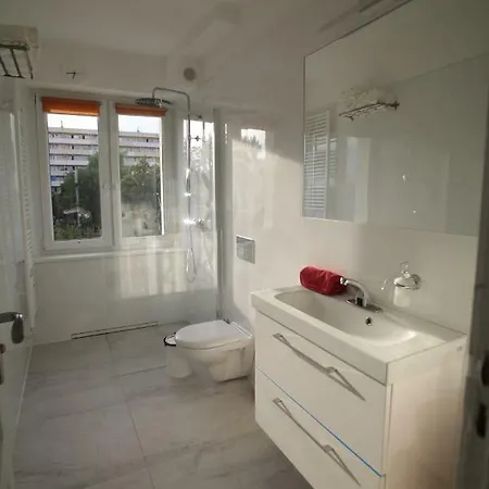 Homestay Pokoje Ul Przybyszewskiego 3 *