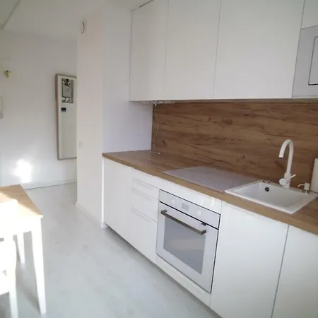 Homestay Pokoje Ul Przybyszewskiego 3 *
